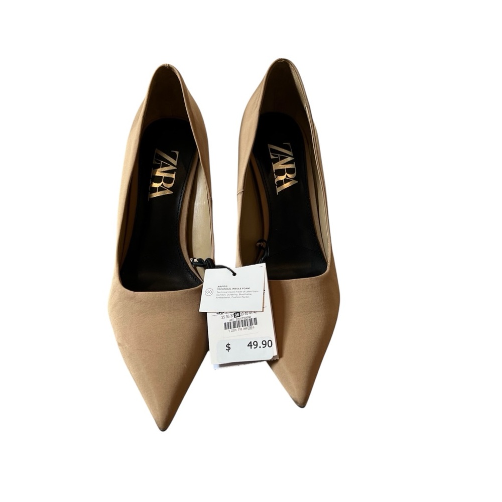 Zara Nude Pumps
Sz 38 (7.5)